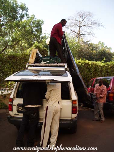 Bouba loads the luggage Bouba loads the luggage