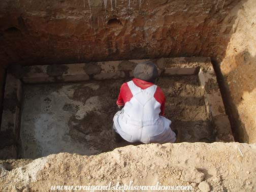 Oumar Degoga lays the foundation for the water basin Oumar Degoga lays the foundation for the water basin