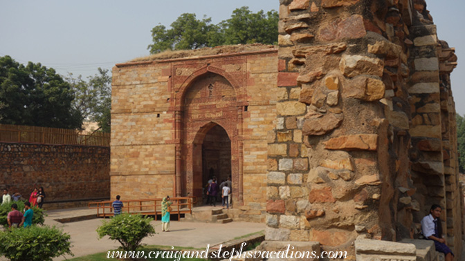 Quwwat-ul-Islam Masjid archway