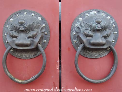 Door knockers, Beiguanfang Hutong