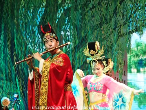 Flutist and dancer at the beginning of The Oriole Singing in Spring, Tang Dynasty Show
