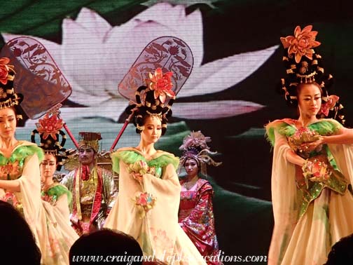 Dancers perform for the emperor, Tang Dynasty Show
