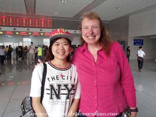 Saying goodbye to the lovely Mia at the Chongqingbei train station