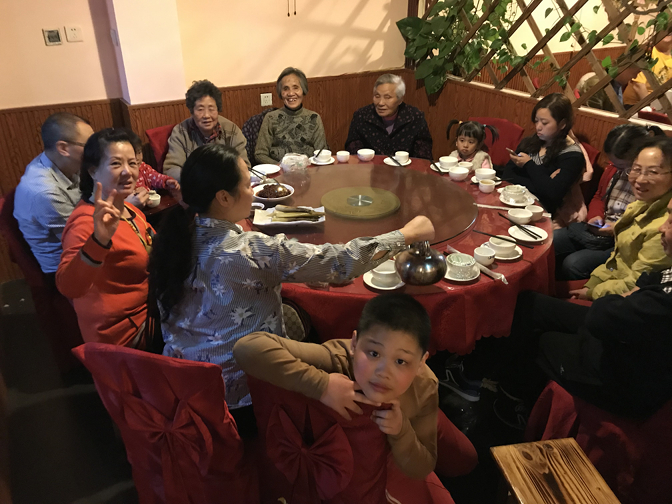 Dinner: Liang Jiaxuan, Bao Hong, Liu Jun, Hou Jun, Wang Xingbing, Chen Rulan, Chen Shanfang, Ziting, Xiao Yi, Liu Xinyan, Liu Lin, Pan Xiang