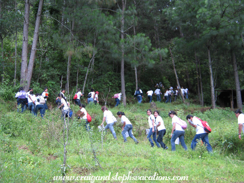 Tourism students hike to Pascual Abaj Idol