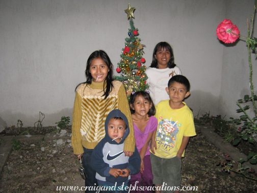 Yoselin, Eddy, Aracely, Yasmin, and Josue around the Christmas tree