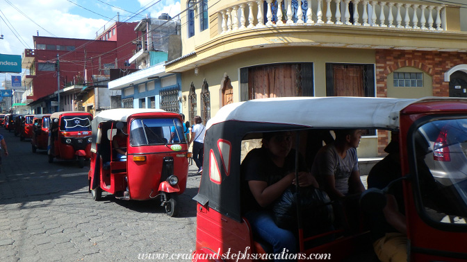 Tuk-tuk traffic jam in Santiago Atitlan