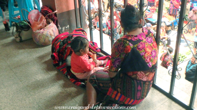 Mom and baby have a bird's eye view of the vegetable market Mom and baby have a bird's eye view of the vegetable market