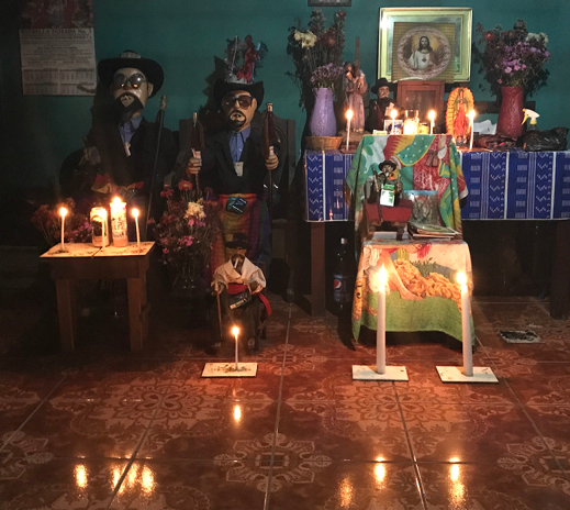 Ajq'ij Marcelo Alonso Felipe's home altar in San Jorge la Laguna