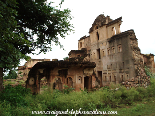 Ruined facade, Raja Mahal