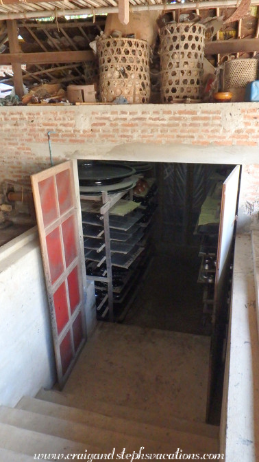 Cellar where lacquerware is dried to avoid heat and dust Cellar where lacquerware is dried to avoid heat and dust