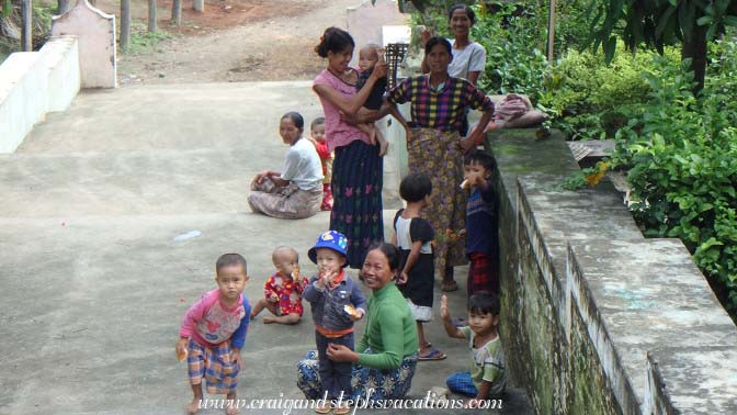 Moms and kids, Kyi Taung Monastery