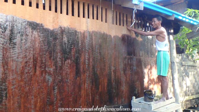 Man lacquers his house, Kaung Tee Village