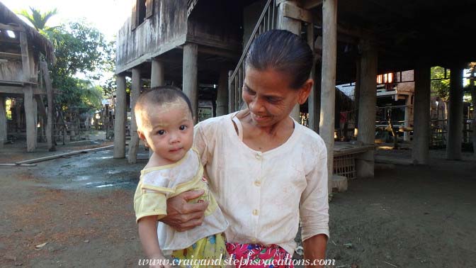 Mom and baby, Kaung Tee Village