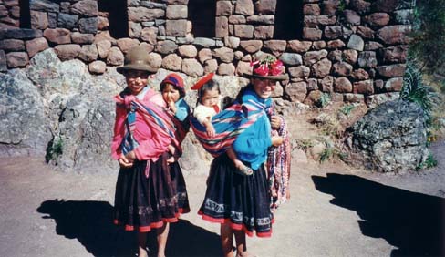 Local women with their babies, Pisac