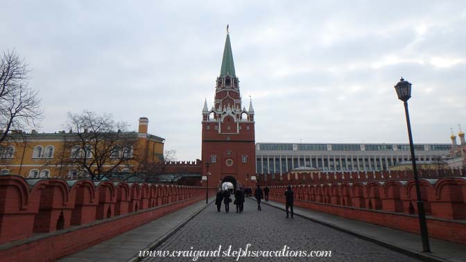 Approaching the Holy Trinity Tower to enter the Kremlin
