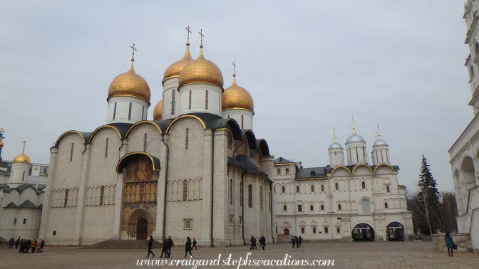 Dormition Cathedral and Church of the 12 Apostles, Cathedral Square 