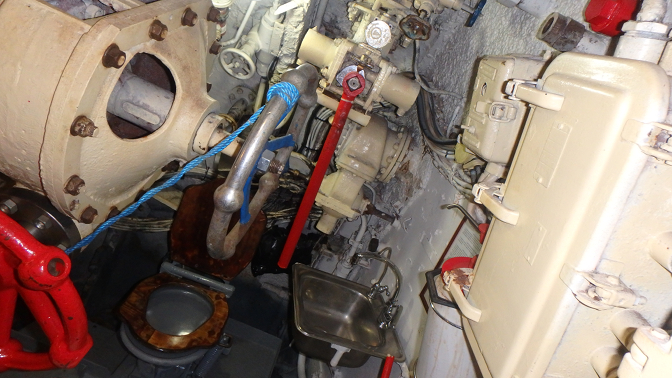Bathroom facilities in the aft torpedo compartment
