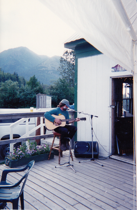 Jim Sandy performing at Sea View Cafe