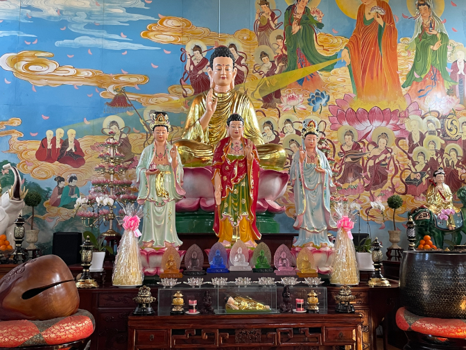 Pho Quang Pagoda altar