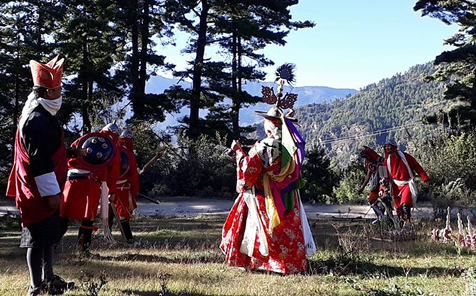 The puja continues a kilometer from the lhakhang The puja continues a kilometer from the lhakhang