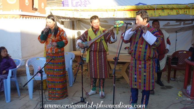 Live music featuring voice, dramyen (fretless lute), and flute Live music featuring voice, dramyen (fretless lute), and flute