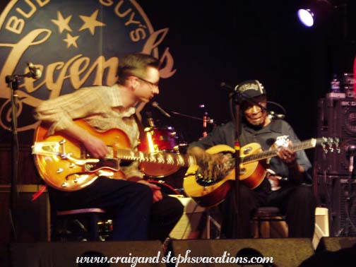 Honeyboy Edwards performs with Devil in a Woodpile Honeyboy Edwards performs with Devil in a Woodpile