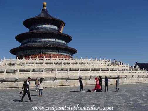 Bride and groom being photographed in front of the Hall of Prayer for Good Harvests