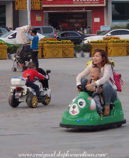 Driving around Kaili Square