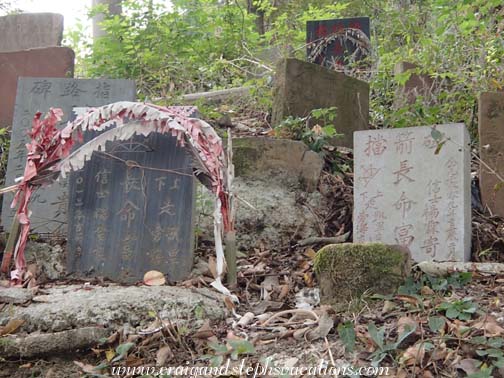 Arrow-blocking tablets, Weng Xiang village