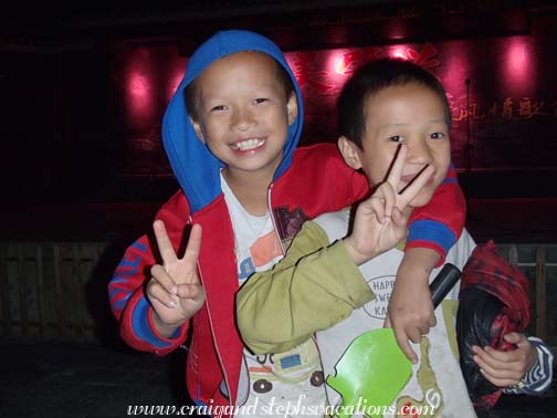 New friends at the Dong cultural show New friends at the Dong cultural show