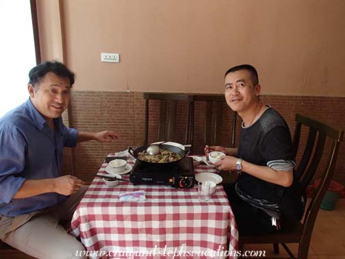 Mr. Zhou and Wang Jun enjoy a hot pot for lunch Mr. Zhou and Wang Jun enjoy a hot pot for lunch