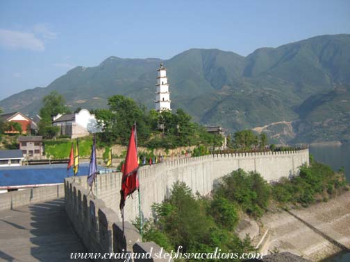 Walking on the city wall toward the White Pagoda at Fengjie Walking on the city wall toward the White Pagoda at Fengjie