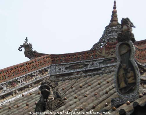 Traditional roof, featuring dragon fish and constipated dragons at Huguang Guild Hall Traditional roof, featuring dragon fish and constipated dragons at Huguang Guild Hall