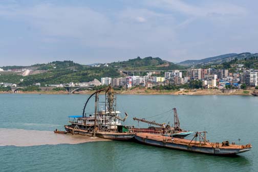 Dredger on the Yangtze River (Photo courtesy of Birgit Kolboe) Dredger on the Yangtze River (Photo courtesy of Birgit Kolboe)