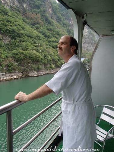 We wake up as the Victoria Jenna sets sail on the Yangtze River