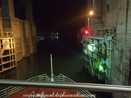 Passing through the final shiplock into the open Yangtze