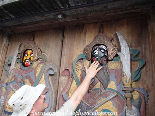 Changing the faces on the opera characters, Upper Changshun Street