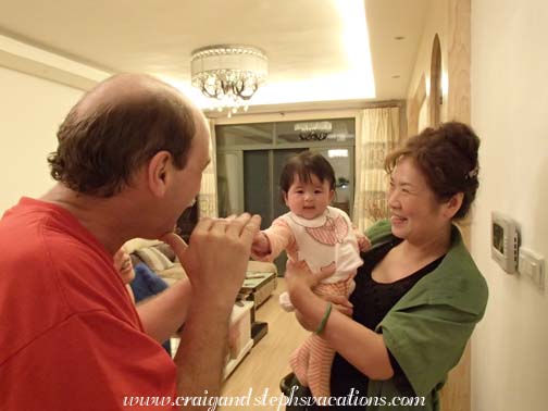 Craig says goodnight to Ziting Craig says goodnight to Ziting