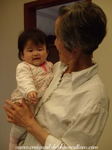 Ziting with Wang Jun's mother Ziting with Wang Jun's mother