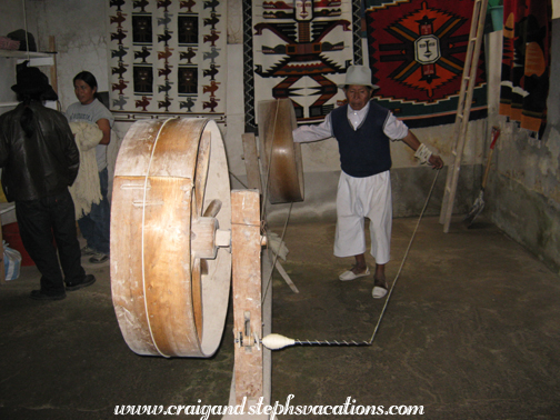 Spinning thread from wool Spinning thread from wool