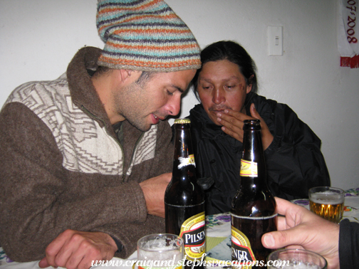 Felipe teaches Antonio how to send an e-mail Felipe teaches Antonio how to send an e-mail