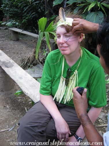 Edmundo paints Steph's face Edmundo paints Steph's face