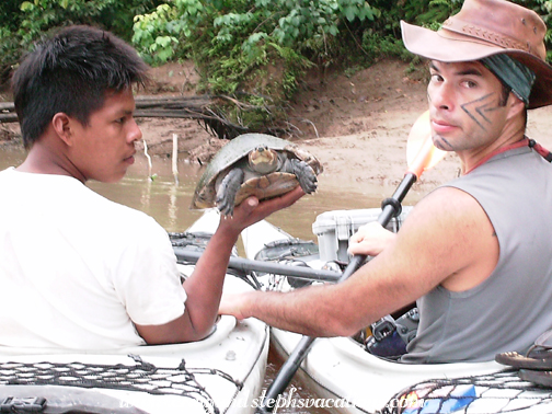 ame and Felipe check out an injured turtle