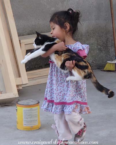 Tayanta plays with Chipi