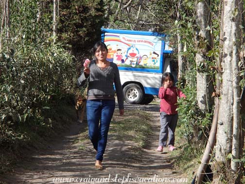 Aida returns with ice cream from El Gato Cosmico Helado