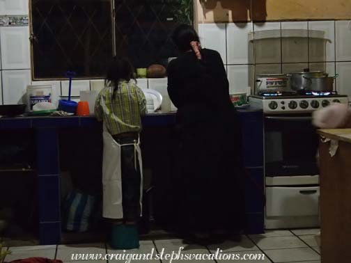 Yupanqui helps with the dishes Yupanqui helps with the dishes