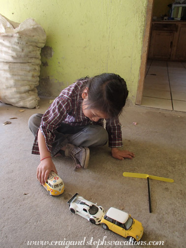 Yupanqui plays with the cars Yupanqui plays with the cars