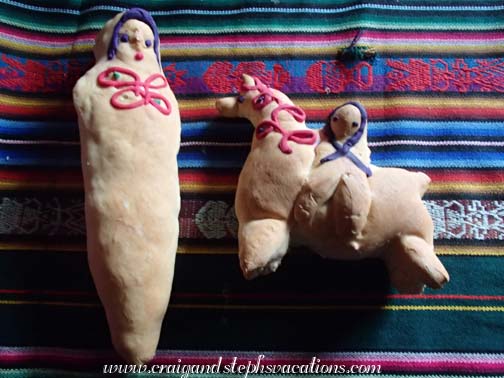 Pan de wawas (bread figures for Dia de los Muertos) Pan de wawas (bread figures for Dia de los Muertos)