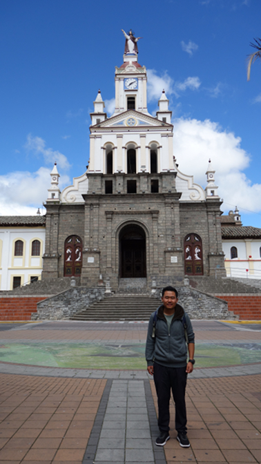 Sonam in front of La Iglesia de la Matriz